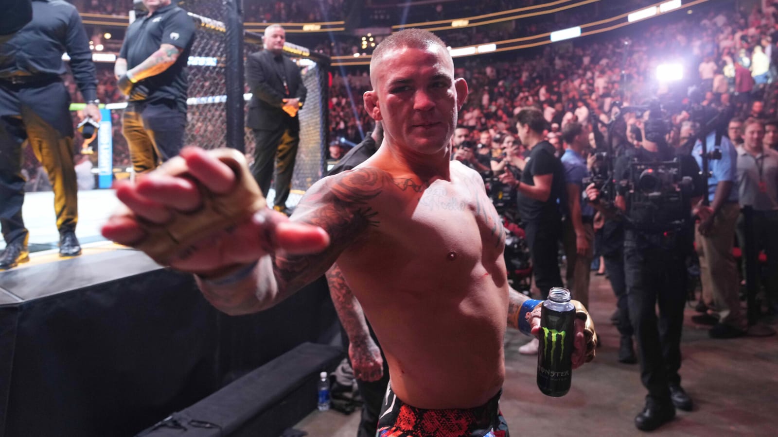 Surging lightweight contender reveals he can beat everyone except Dustin Poirier