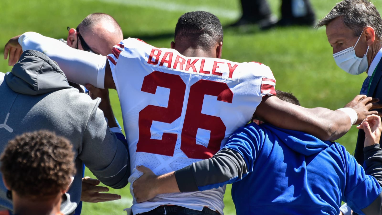 Saquon Barkley to have X-rays after suffering apparent knee injury vs. Bears