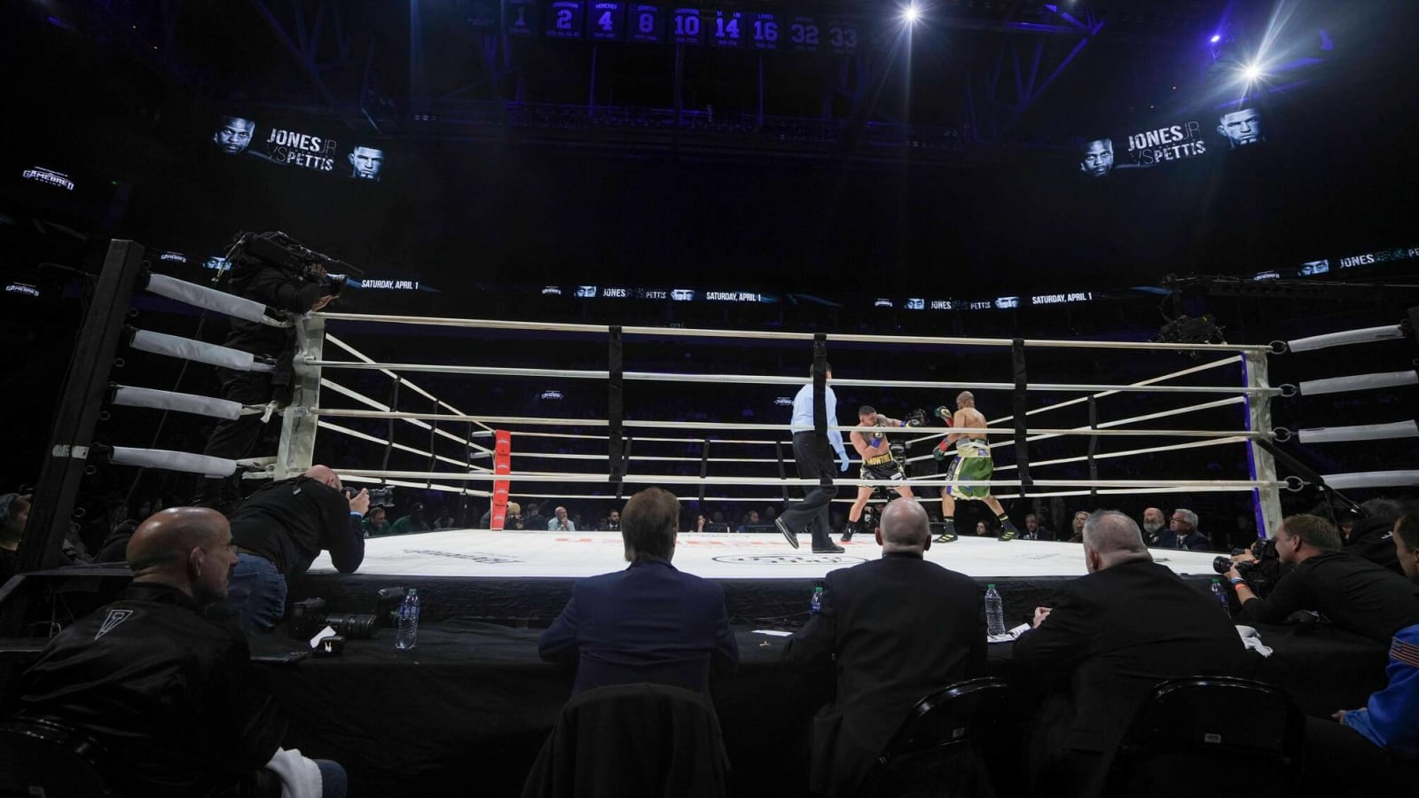 Redemption in Vegas: Antonio Tarver vs. Roy Jones Jr. For the Light Heavyweight Titles