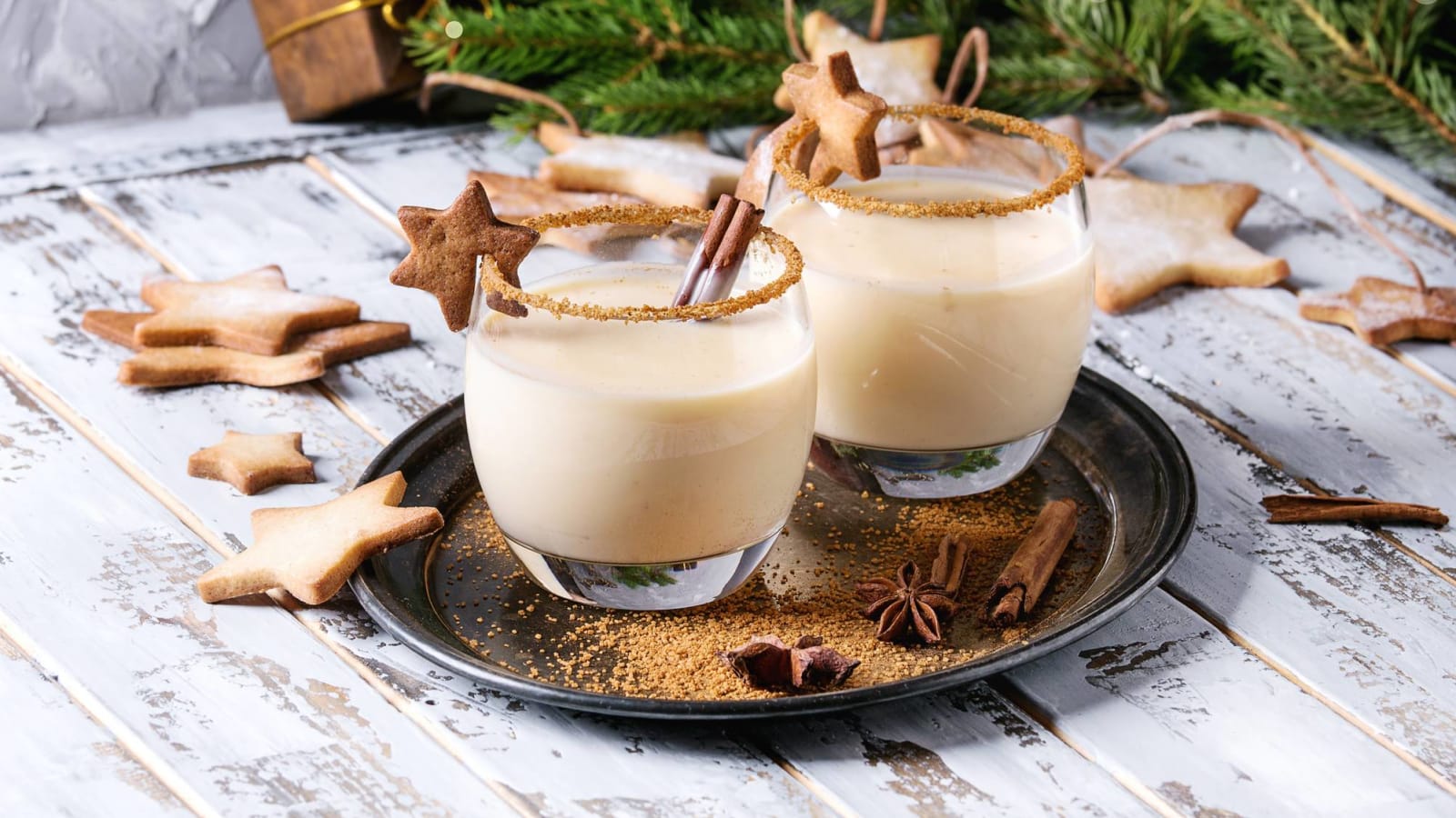 The 20 best cocktails to serve at Christmastime
