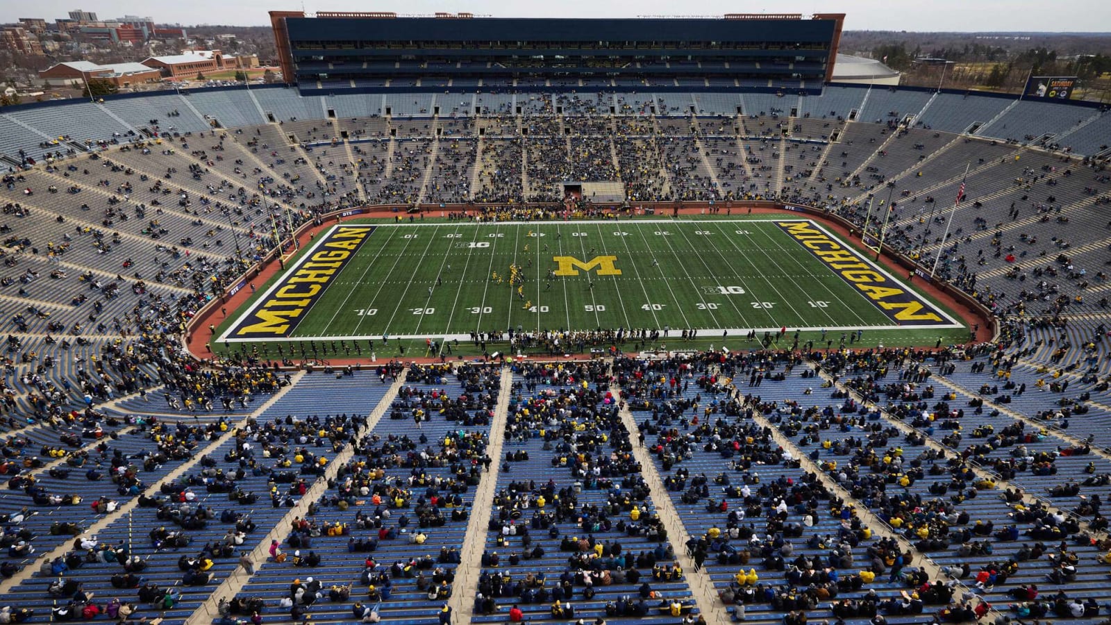 Michigan Stadium tunnel issues cause delay during game