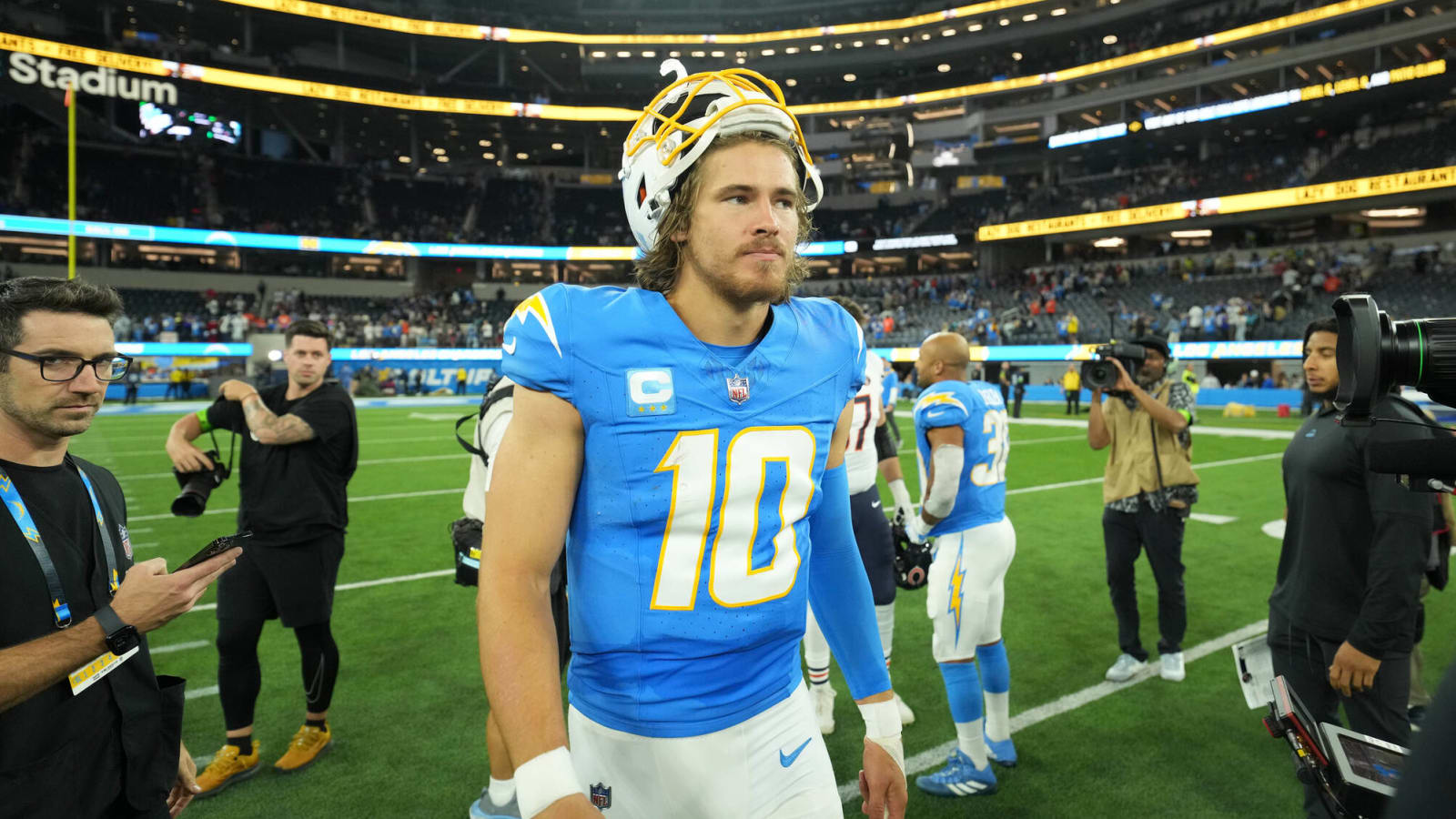 Los Angeles Chargers: New QB Rankings Rate Justin Herbert Slanderously Low