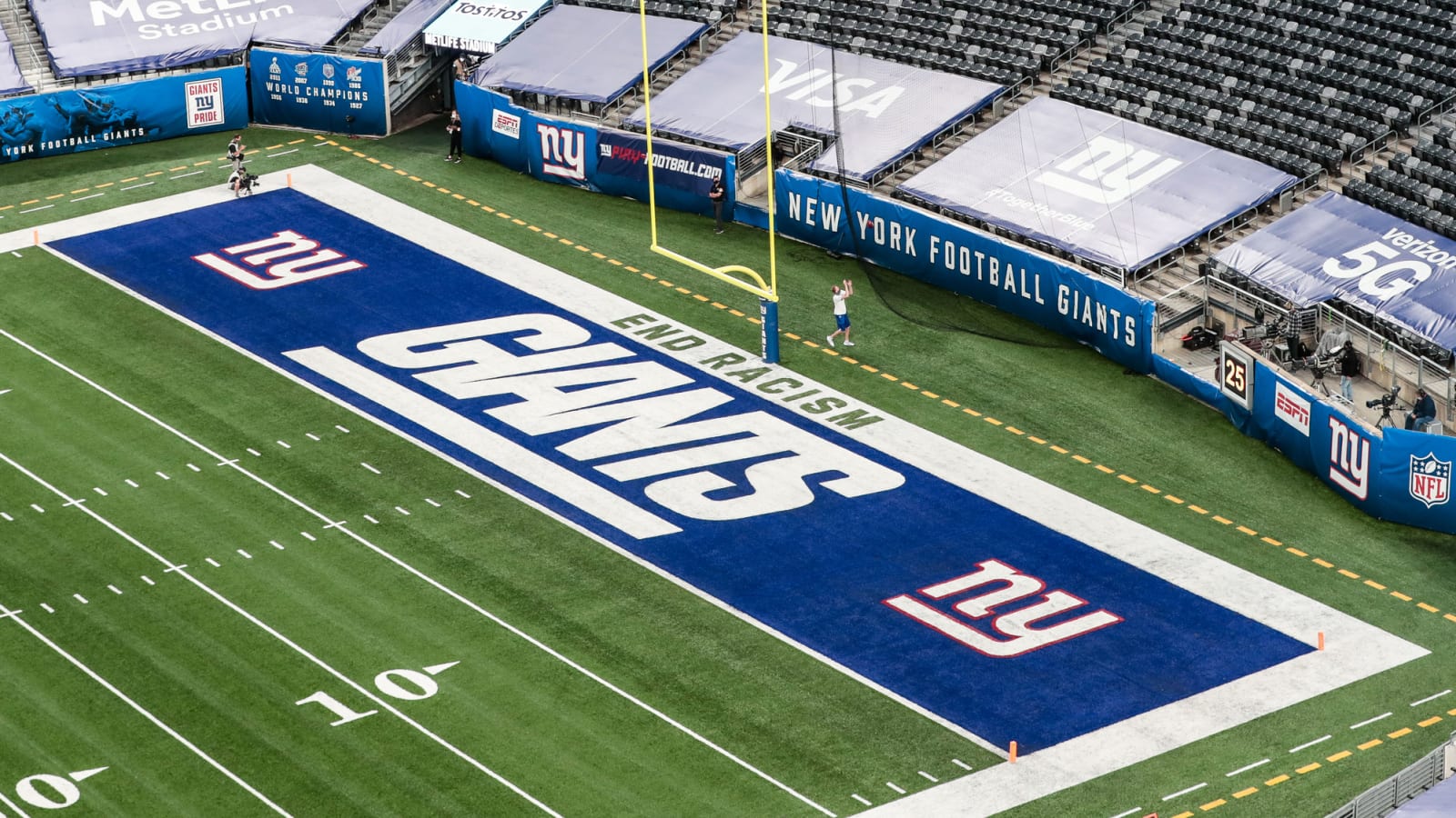 Watch: Giants fans walk out early after abysmal start to season
