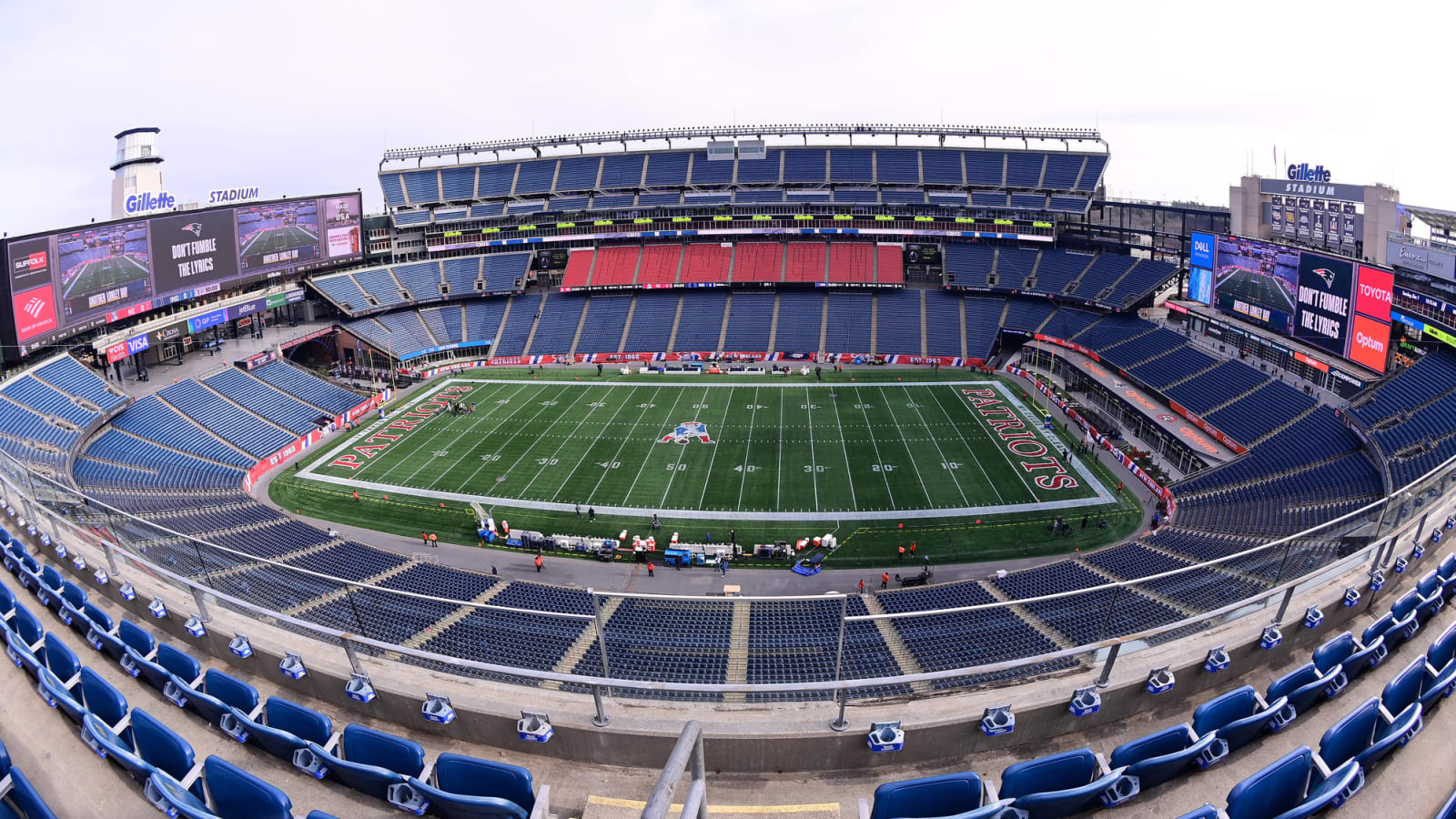Longtime Patriots exec announces resignation