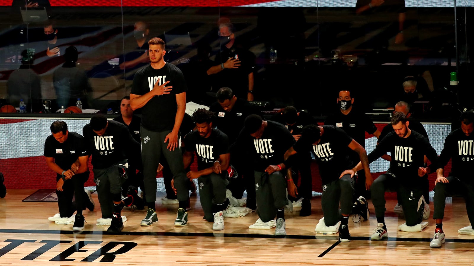 Heat's Leonard explains why he was only player to stand for anthem