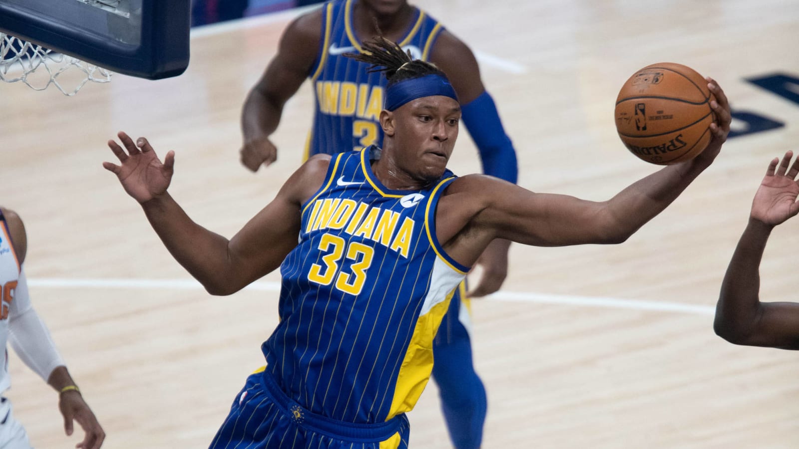 Pacers' Myles Turner day-to-day with avulsion fracture in hand