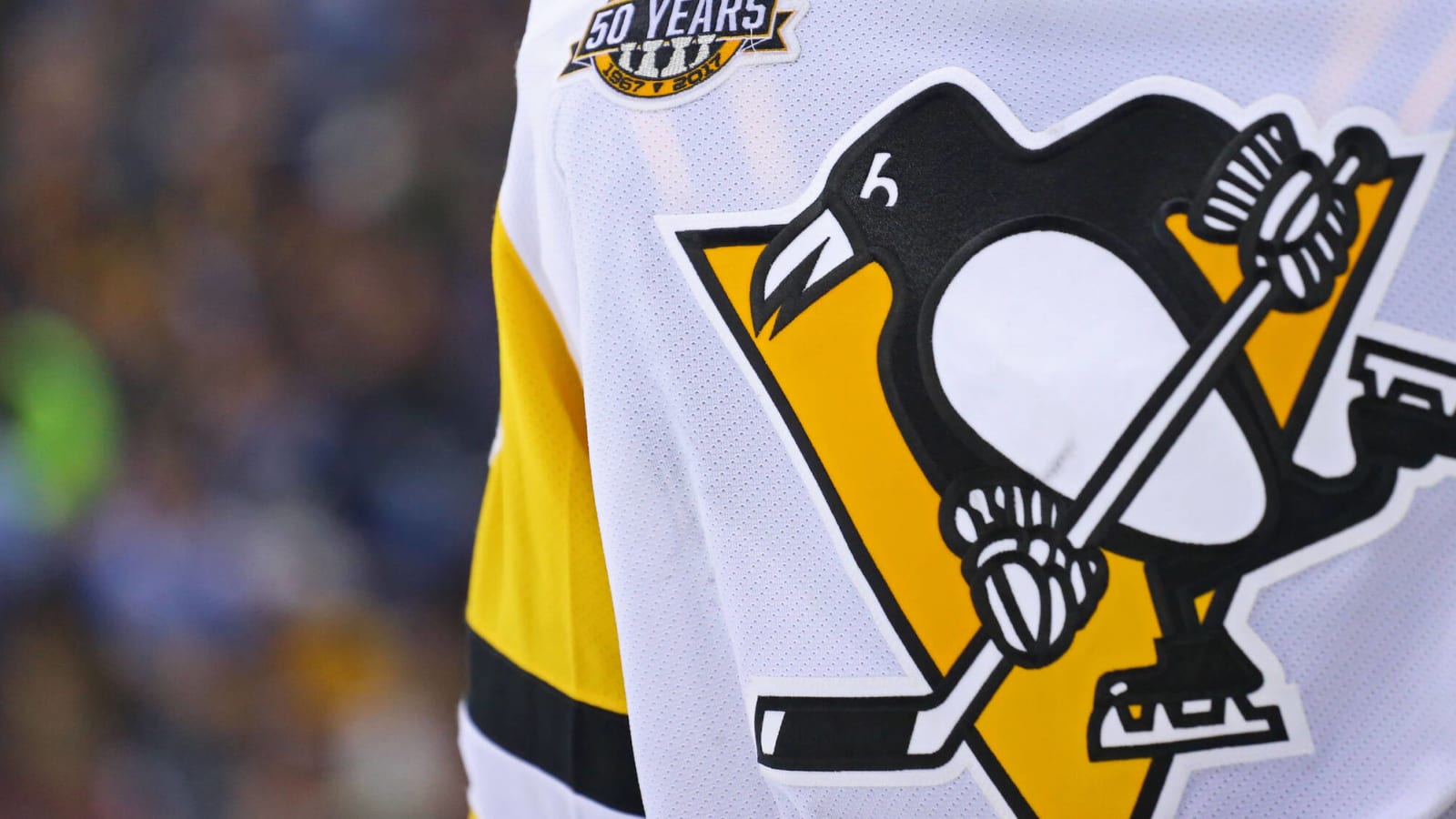 Look: Penguins, Bruins unveil Winter Classic uniforms