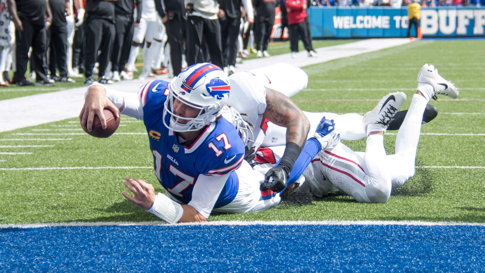 Bills QB Josh Allen downplays injury to non-throwing hand
