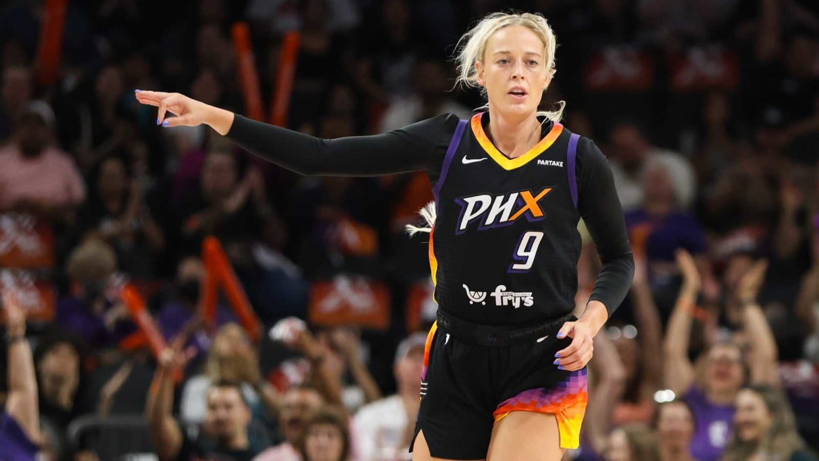 Sophie Cunningham signs contract extension with Mercury