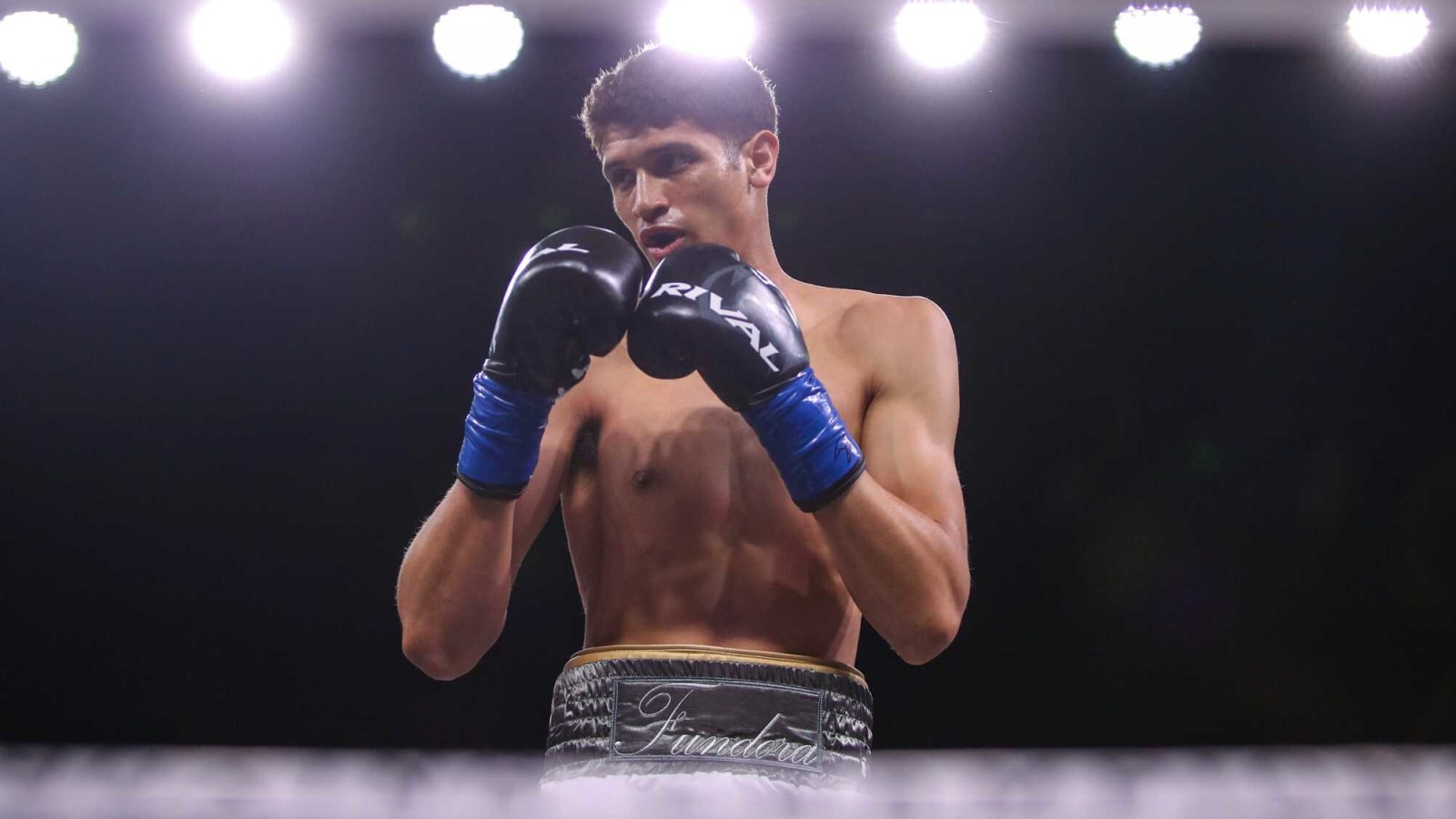 Fundora Demolishes Booker In Four Rounds