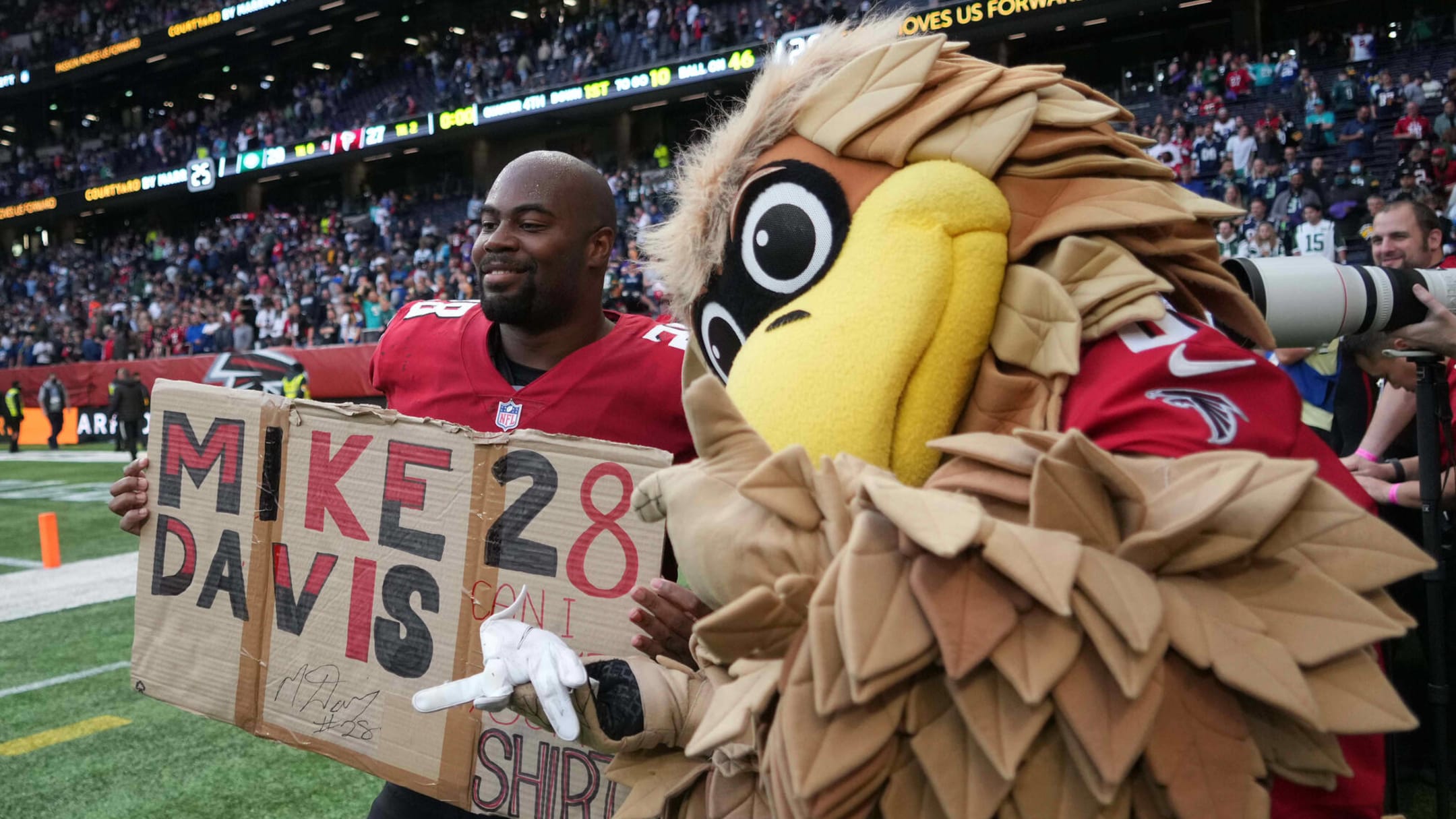 Braves mascot 'runs over' youth football players during halftime at  Falcons-Jaguars game