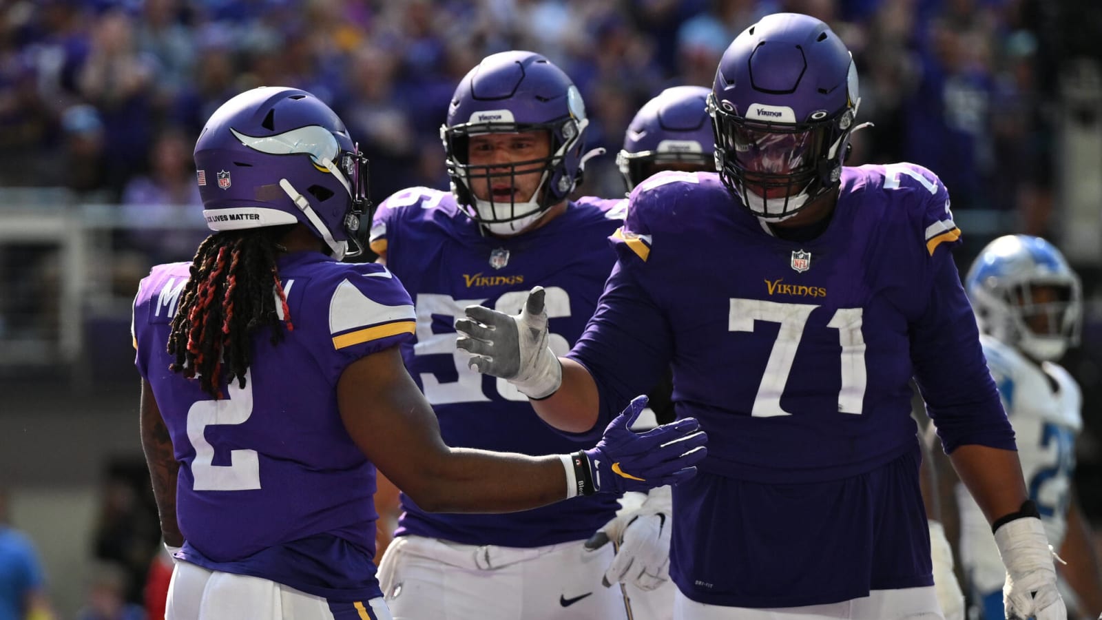 Vikings OT Christian Darrisaw suffers concussion, likely to miss next week