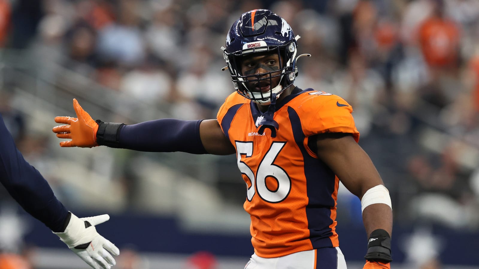 Broncos to activate OLB Baron Browning