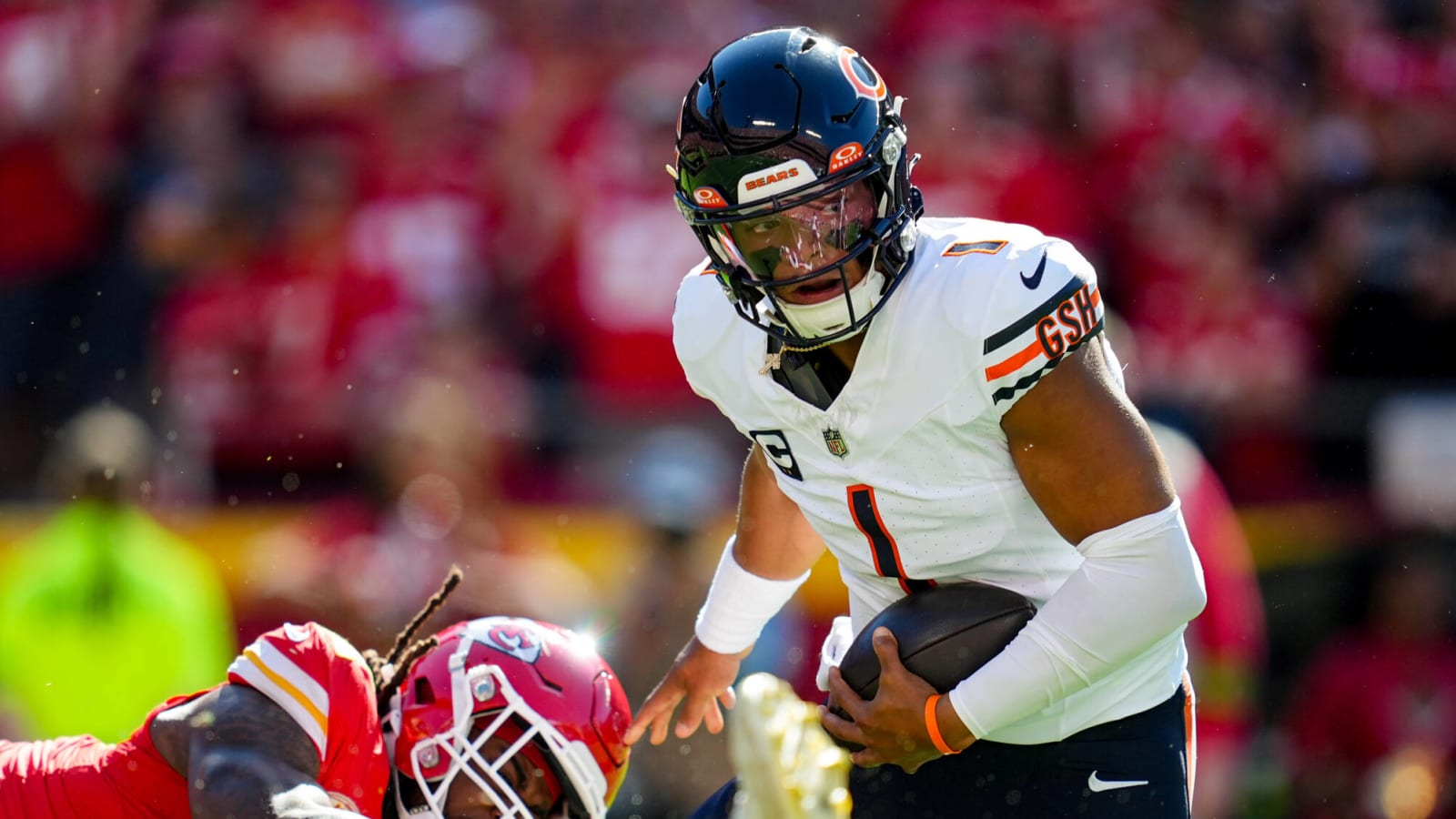 Former NFL QB Rips Into Bears, Calls For Justin Fields Trade