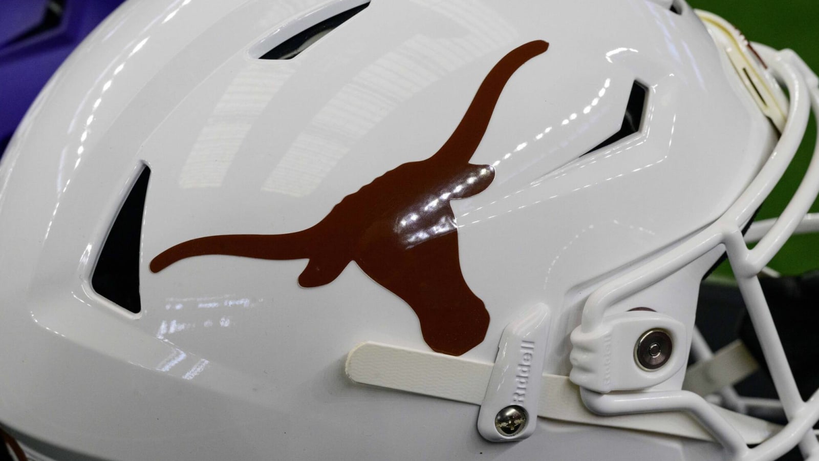 Texas Longhorns reportedly working on five-star flips from Texas A&M and Florida commits