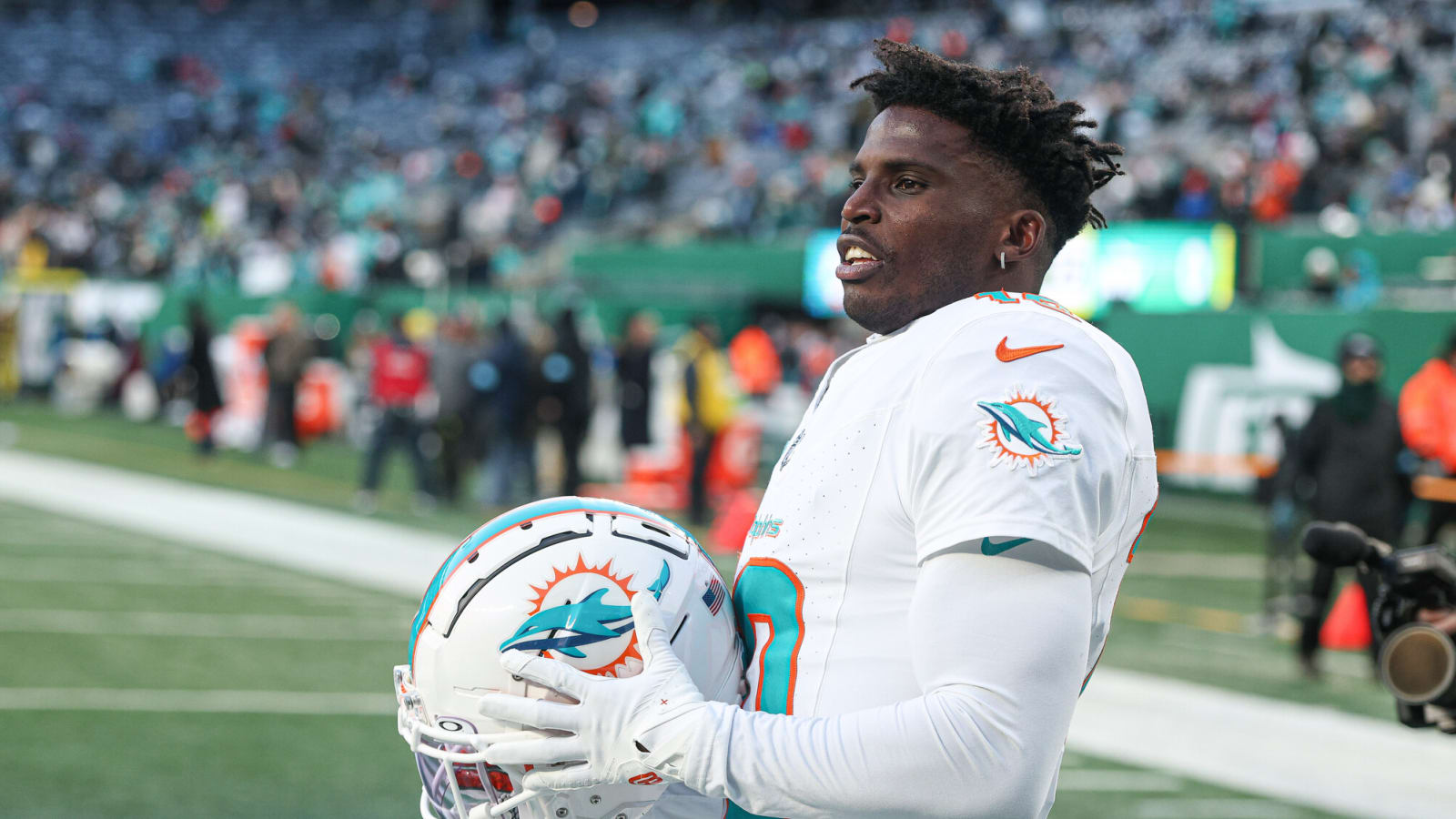 Tyreek Hill trolls Miami fans by getting inspired from Antonio Brown’s infamous walk-off hours after announcing his intent to leave Miami