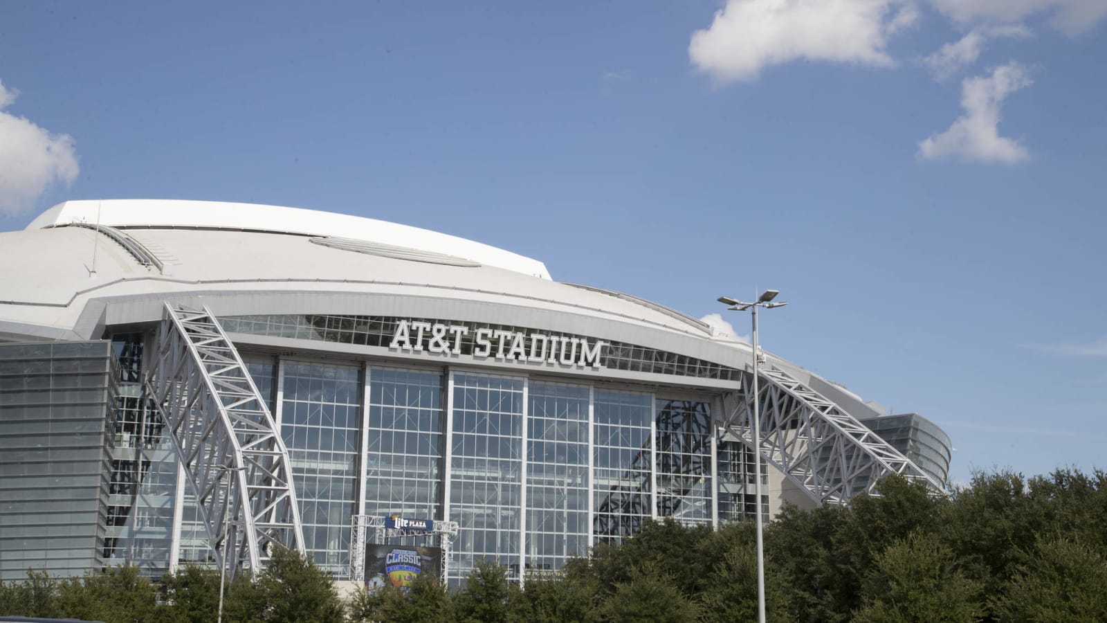 Watch: Cowboys fans go nuts running into AT&T Stadium for playoff game