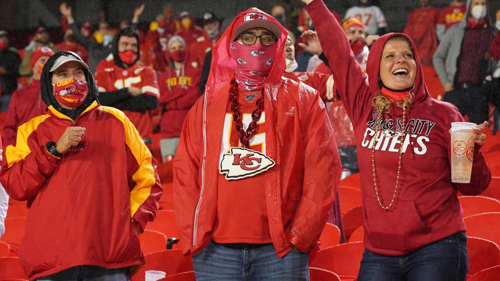 10 fans told to quarantine after COVID-19 case at Chiefs opener