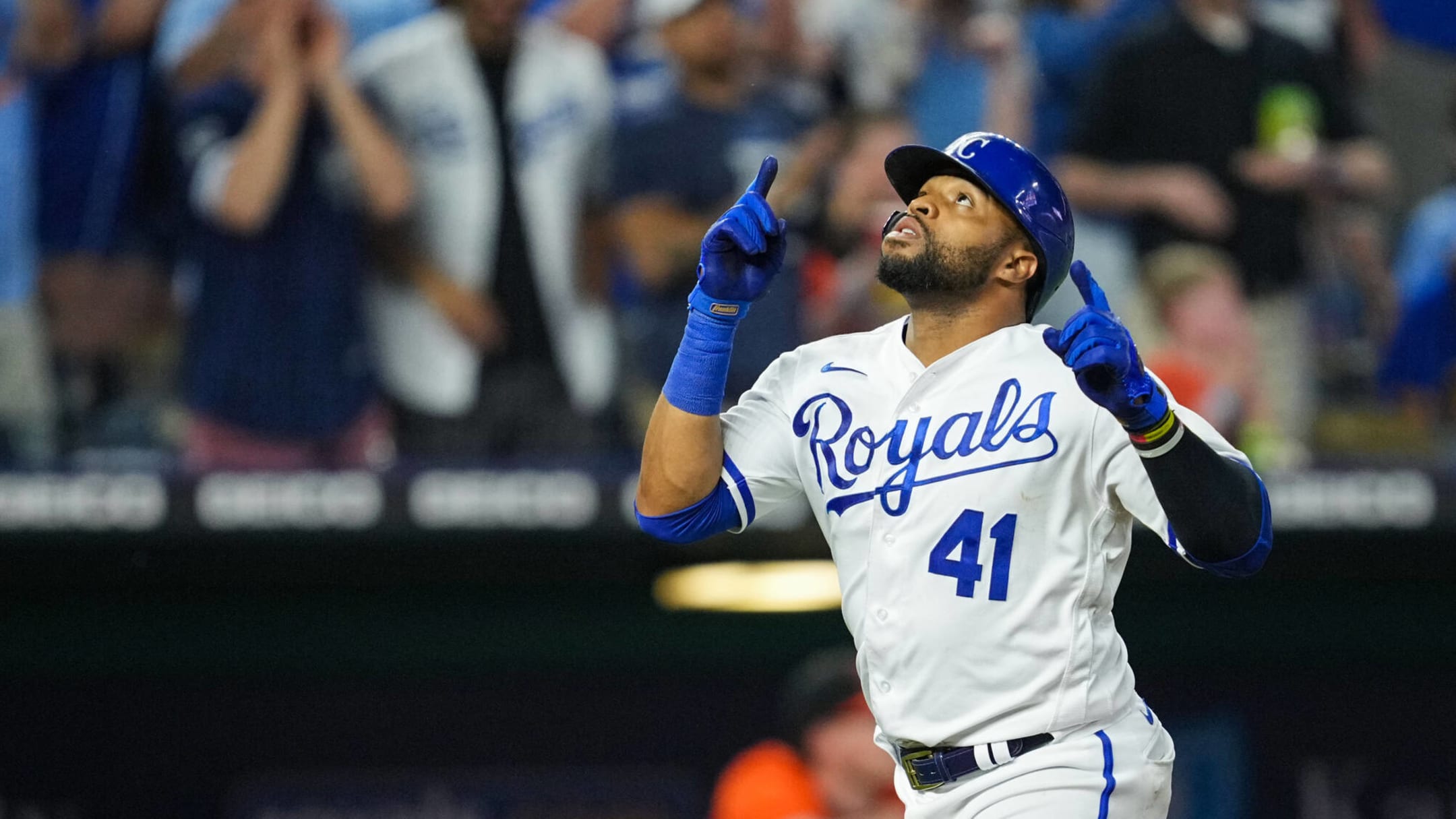 Kansas City Royals sign Carlos Santana to 2-year deal