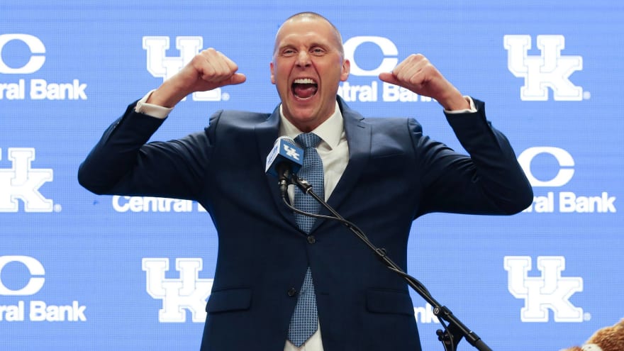 Watch: New Kentucky HC Mark Pope makes epic first impression