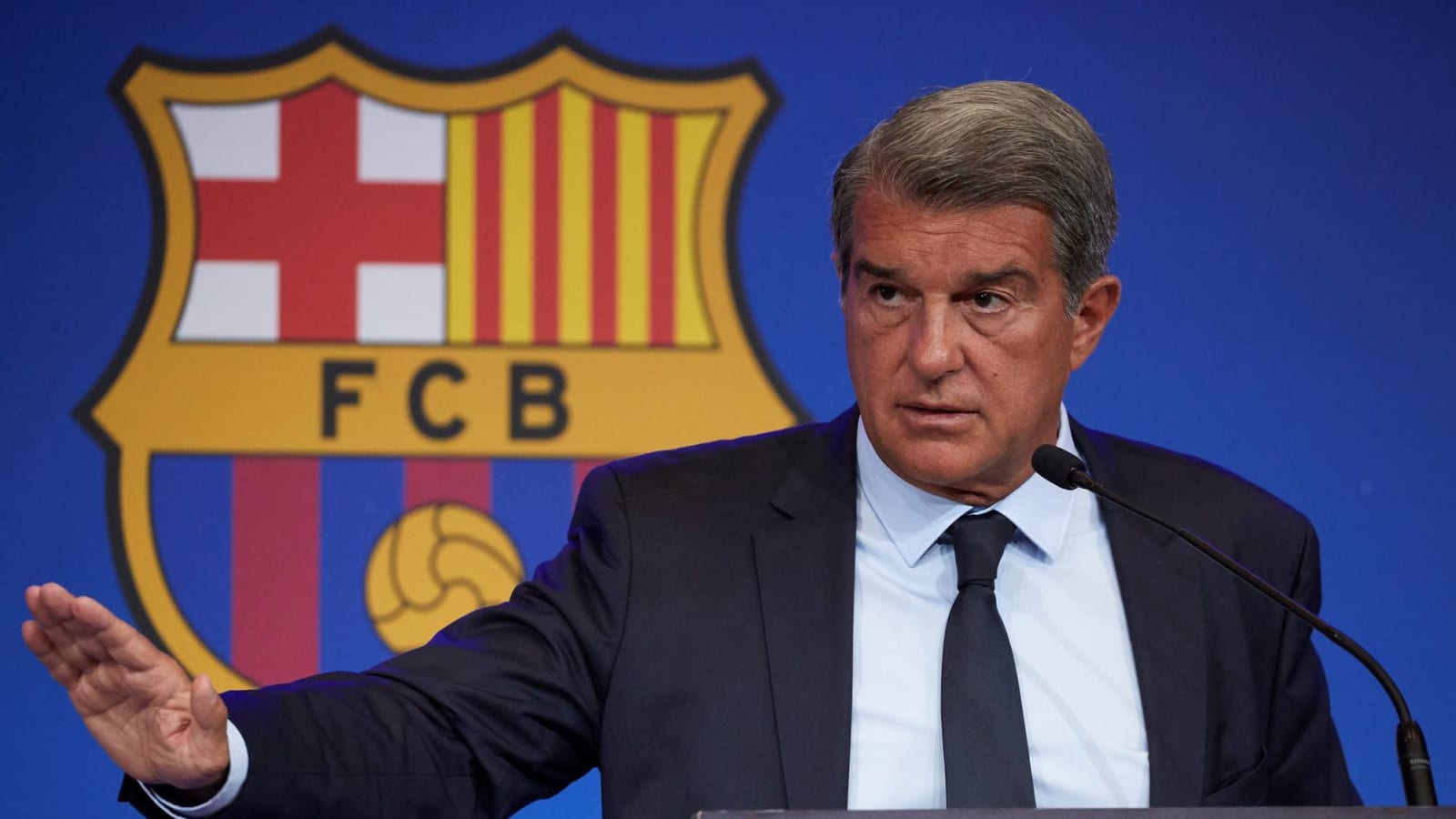 Barcelona president reveals club is €1.35B in debt