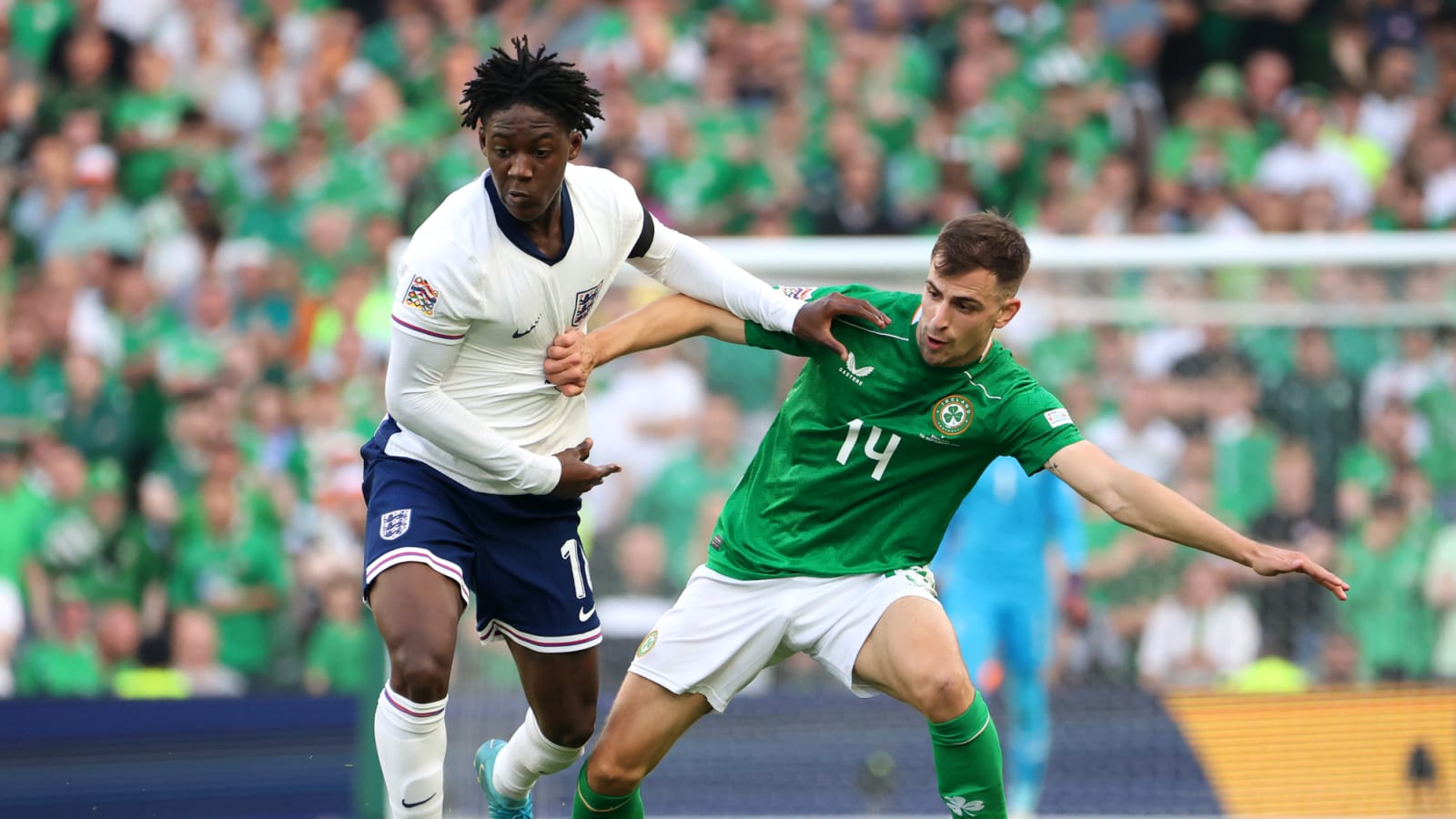 Manchester United preparing to advance in midfielder contract talks