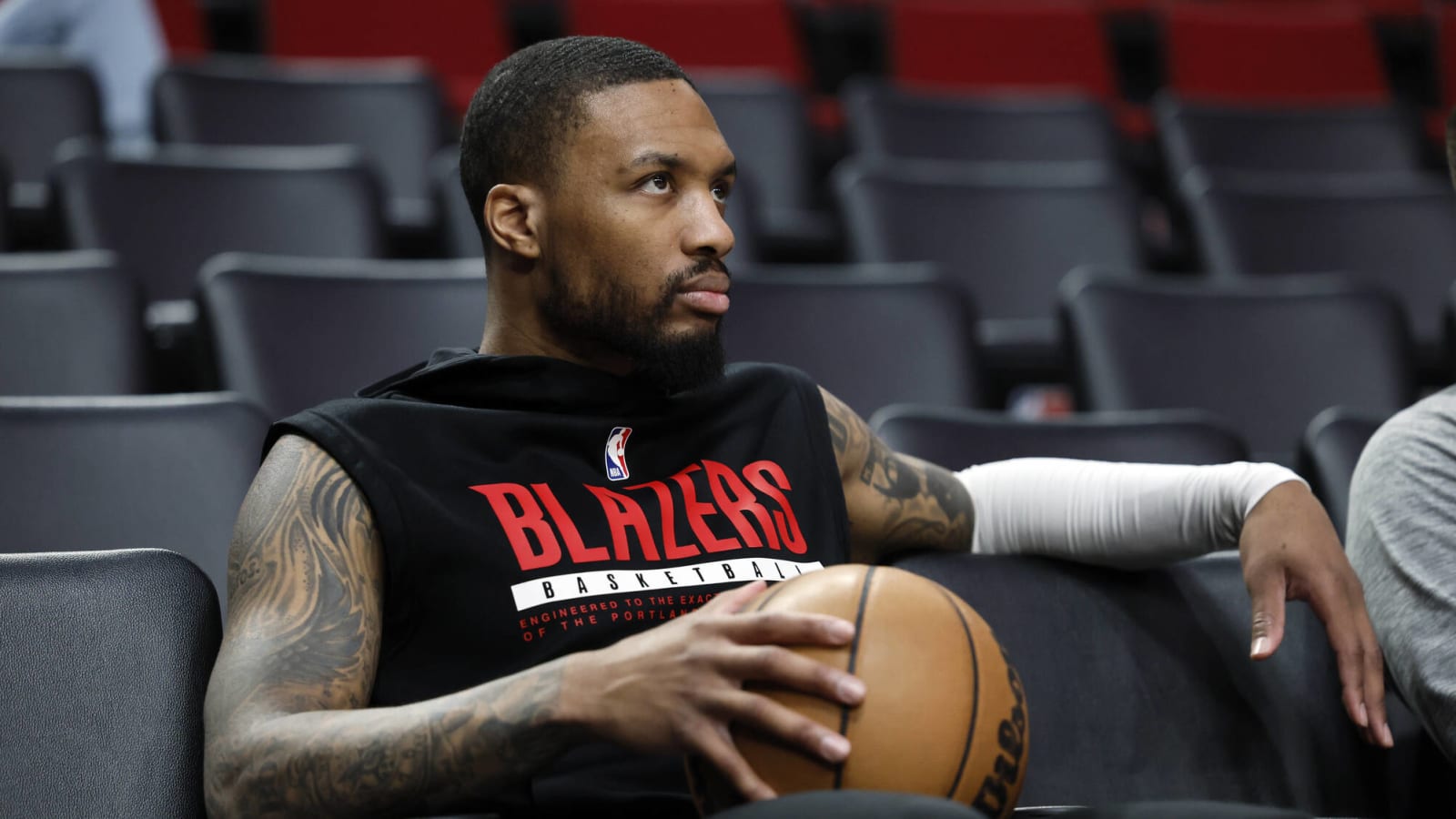 Damian Lillard's agent ‘warning’ teams not to trade for him Yardbarker