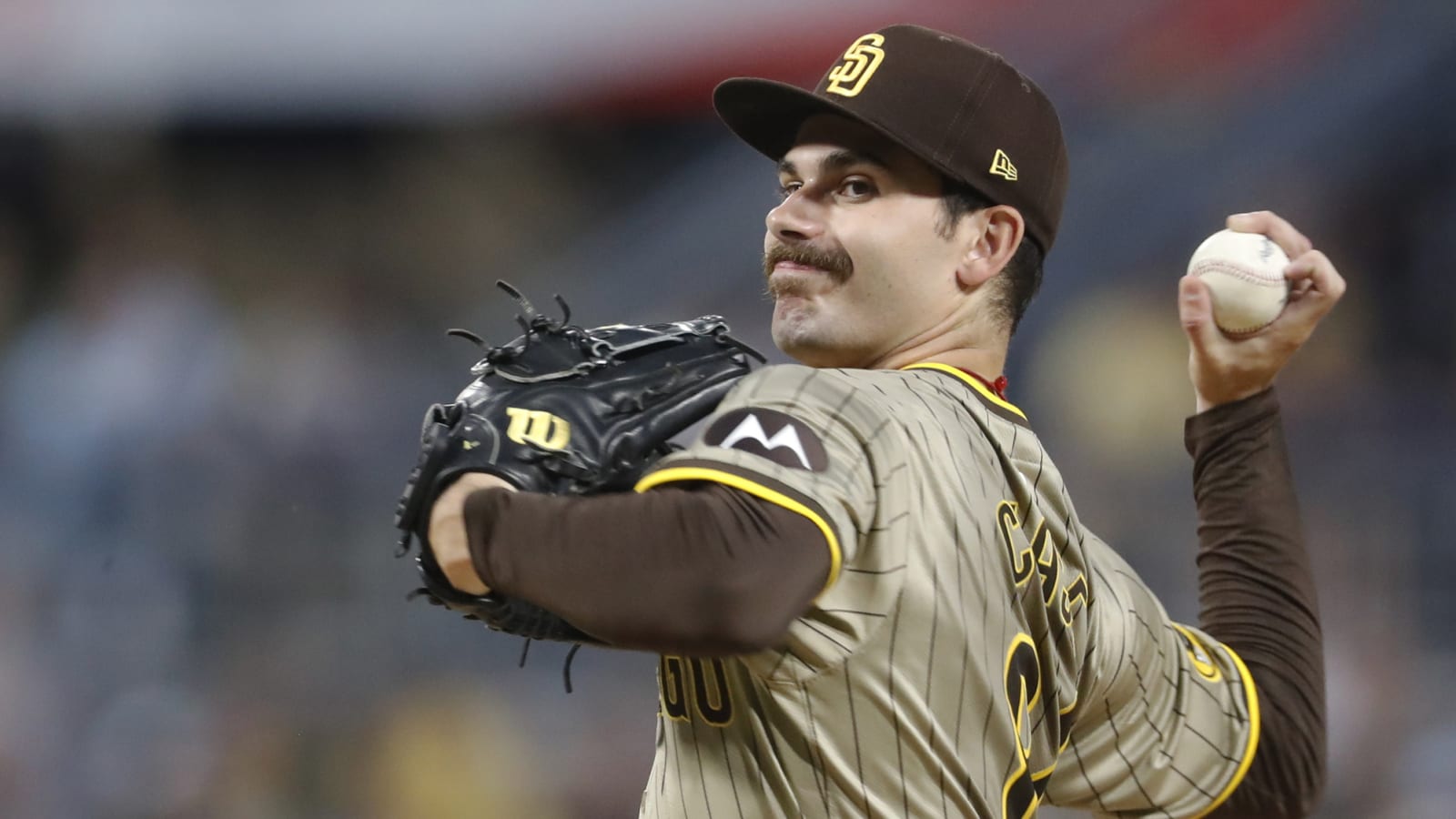 Padres avoid arbitration with star pitcher