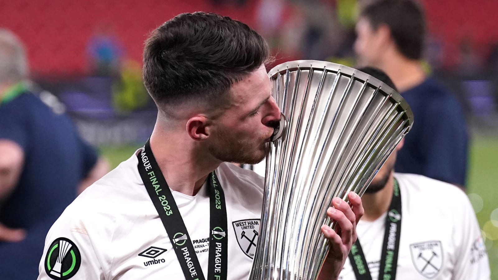 Watch: Declan Rice emulates Bobby Moore and Billy Bonds as he lifts major trophy for West Ham