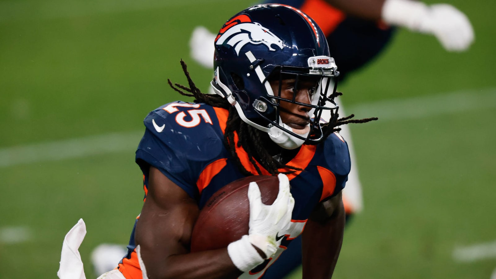 Melvin Gordon won't travel with Broncos due to strep throat diagnosis