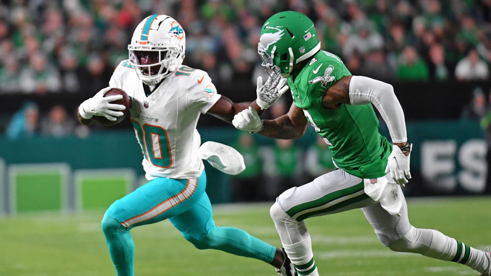 Eagles’ Darius Slay Doesn’t Hold Back On Dolphins’ WR Duo