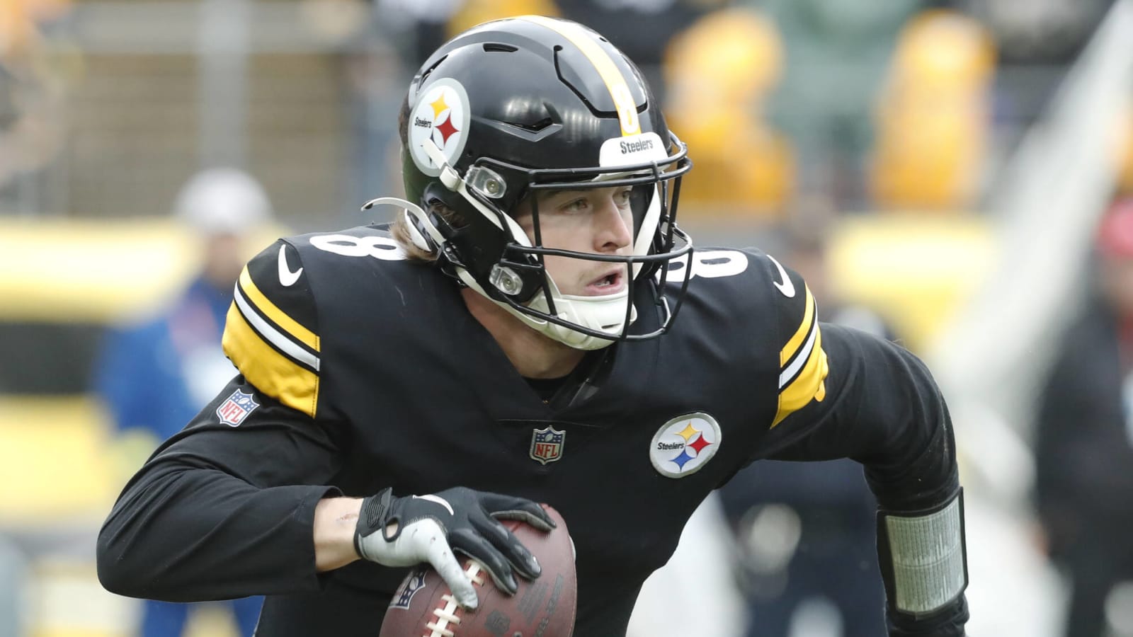 Steelers rookie QB Kenny Pickett ready to play — wearing a larger helmet —  after his second concussion - The Boston Globe