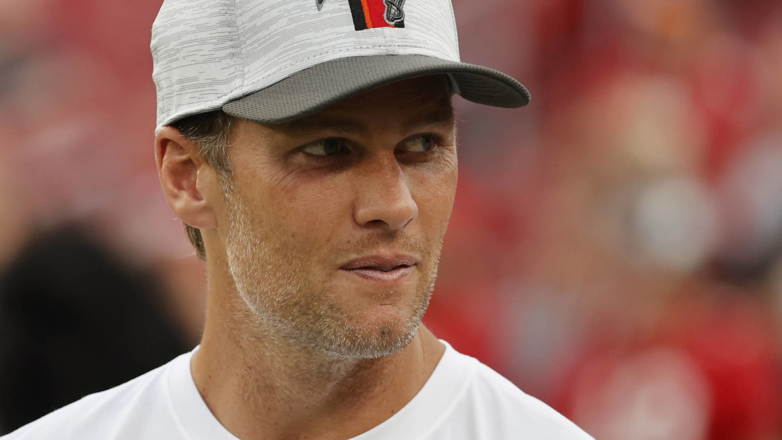 Watch: Tom Brady takes the field to resounding applause from Patriots fans