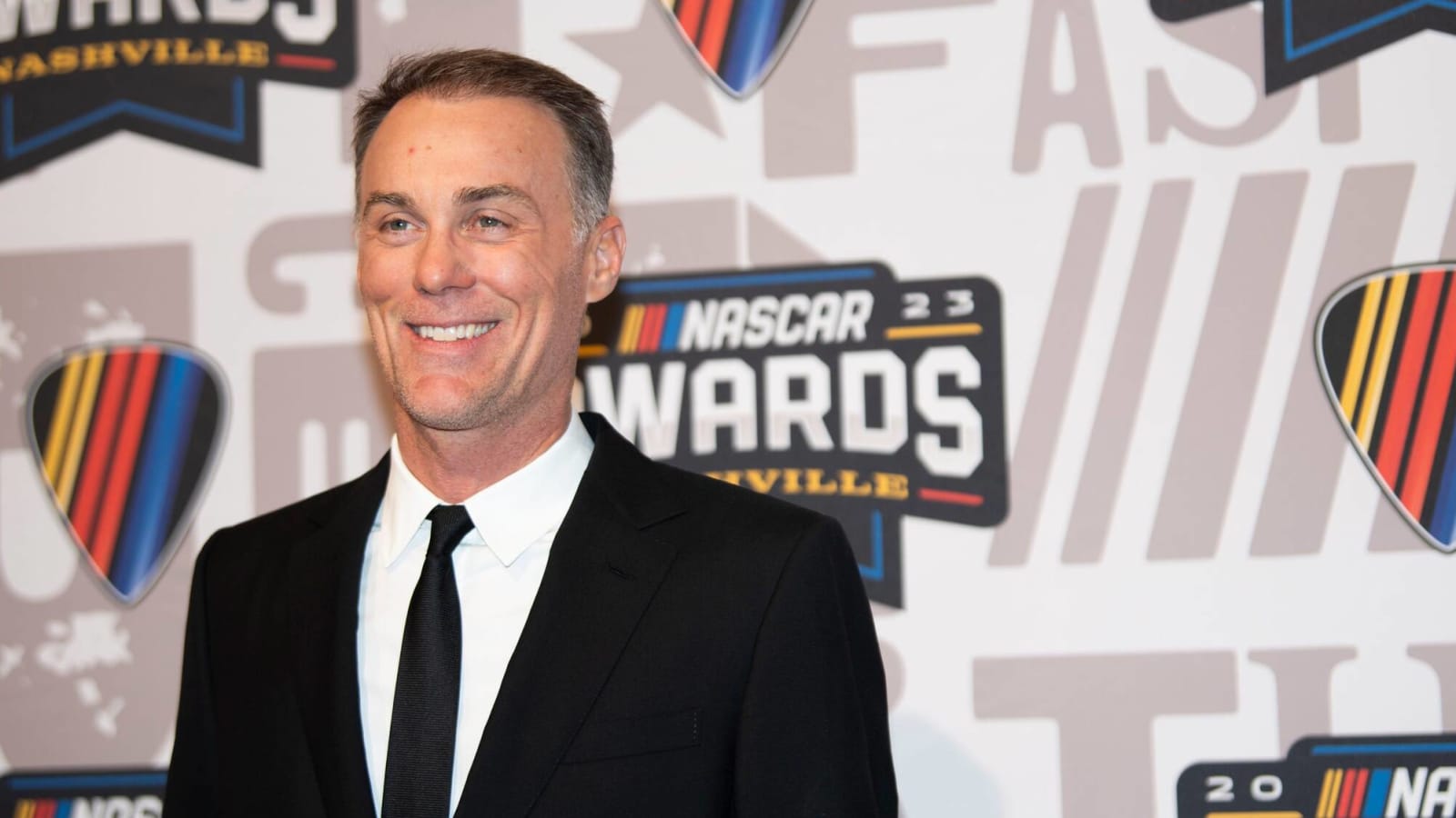 Kevin Harvick disagrees with Larry McReynolds on Denny Hamlin win total this season, concedes 60 wins is toast