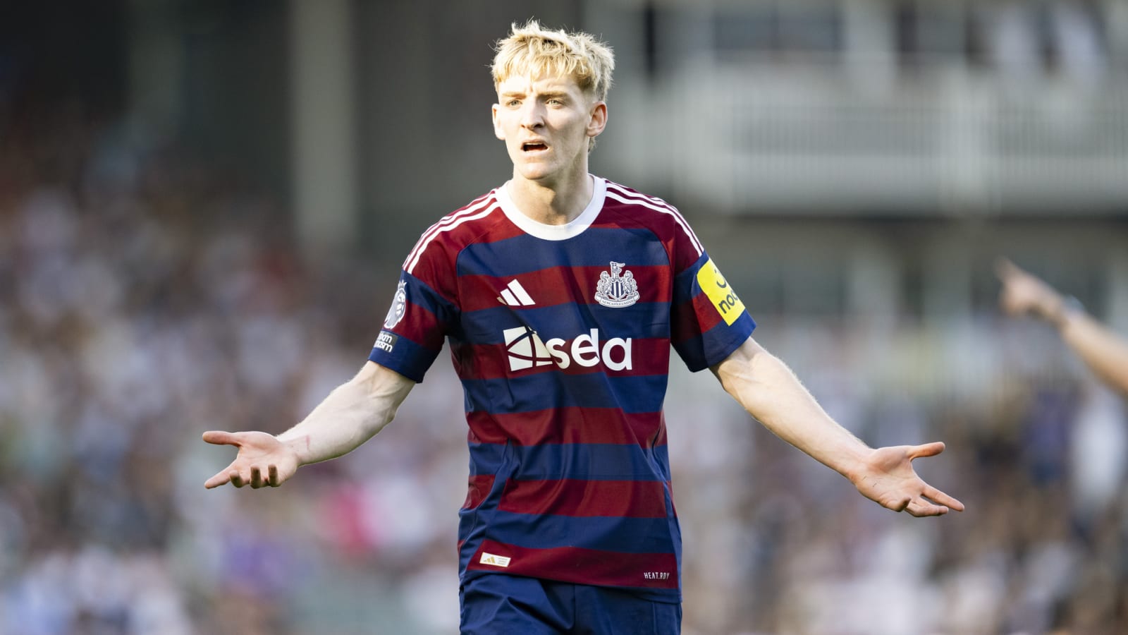 Eddie Howe puts ball in Anthony Gordon’s court with Newcastle contract admission