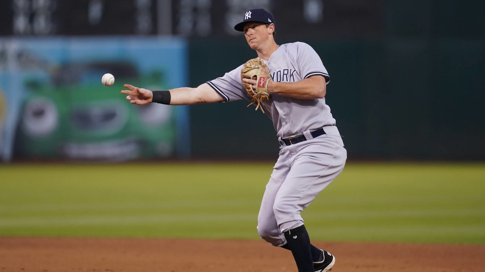 DJ LeMahieu not on Yankees’ ALDS roster due to lingering foot injury