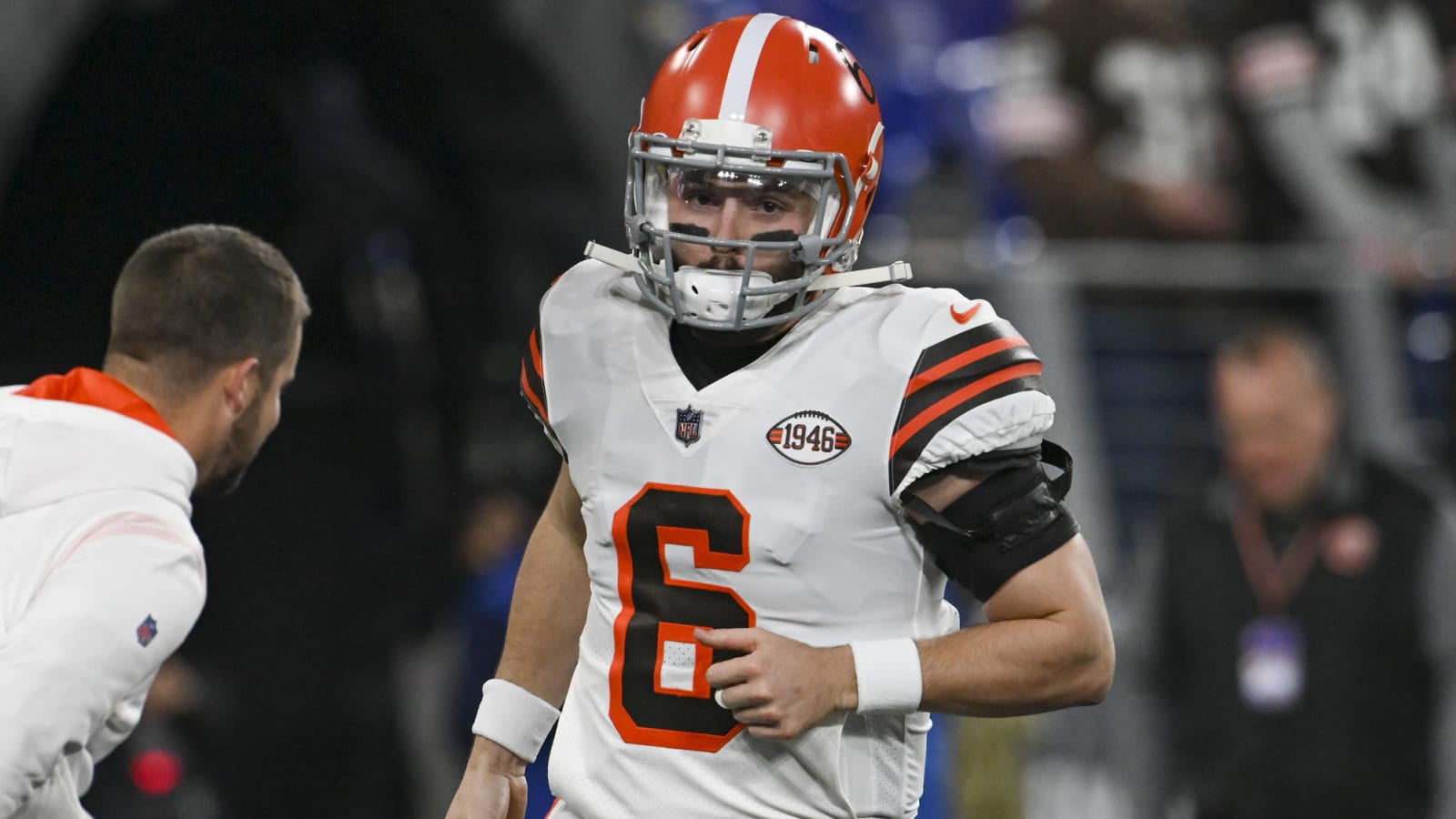 Browns sticking with Mayfield despite injuries, poor play