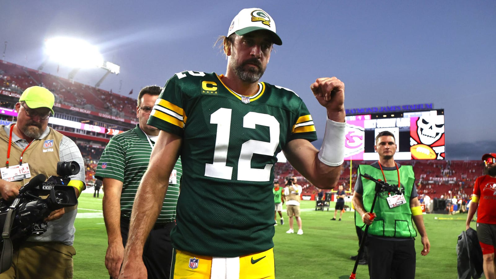 Reddit post possibly reveals what Aaron Rodgers saw on jumbotron Yardbarker