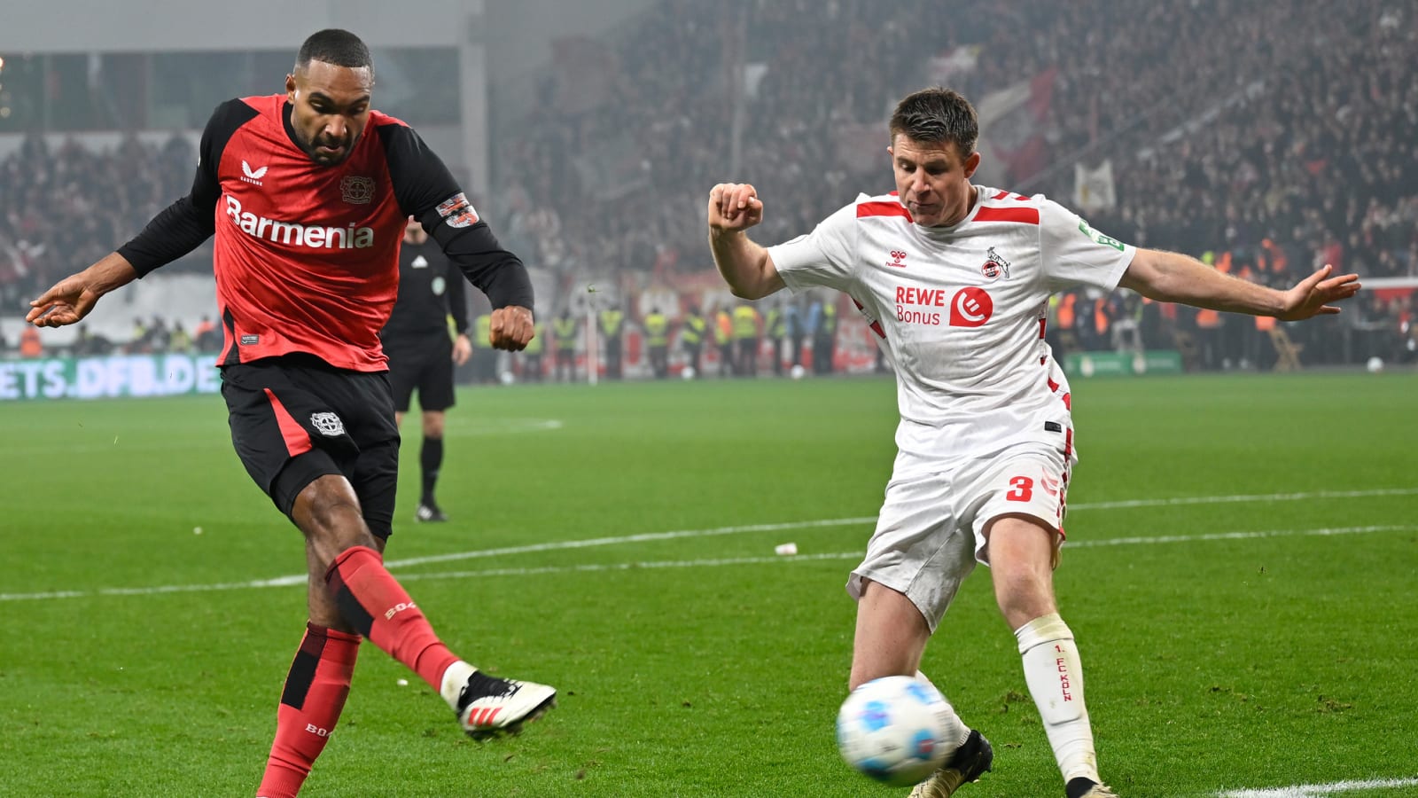 United push for a Bosman deal for Tottenham defensive target who can  replace Romero