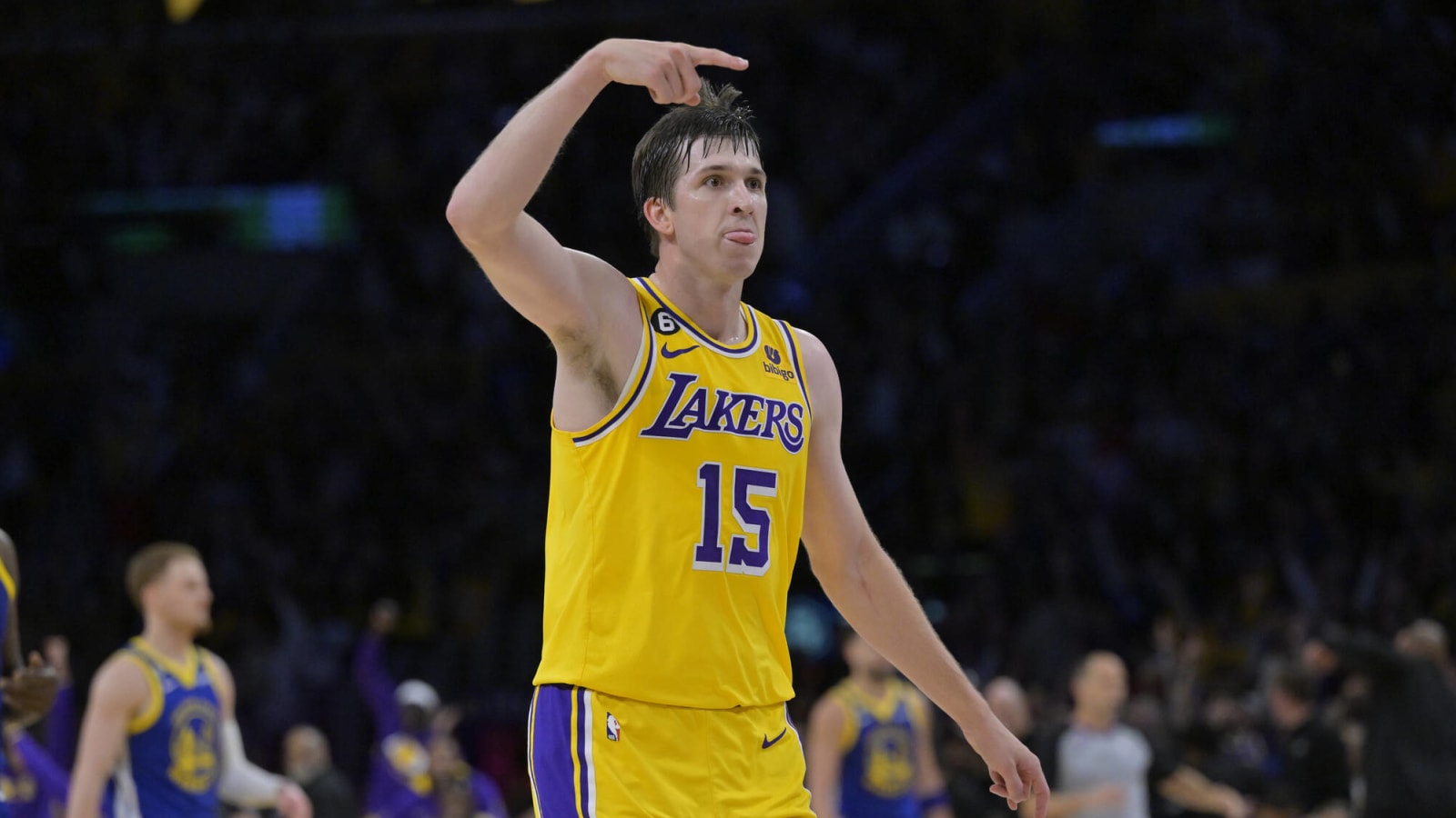 Watch: Lakers #39 Austin Reaves nails half court buzzer beater Yardbarker