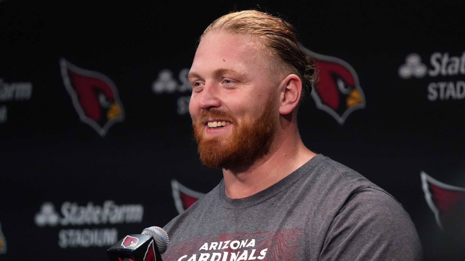 Cardinals reach contract extension with starting center