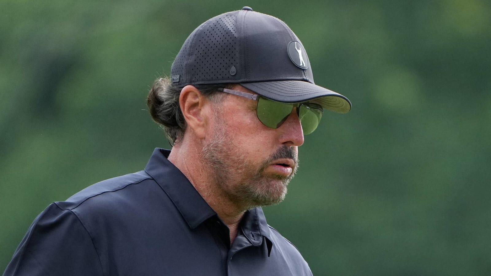 Phil Mickelson misses cut at U.S. Open