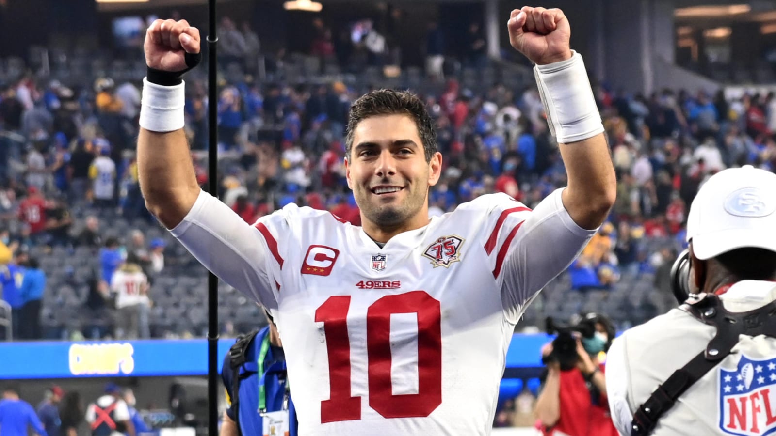 49ers' Garoppolo not on injury report with shoulder issue