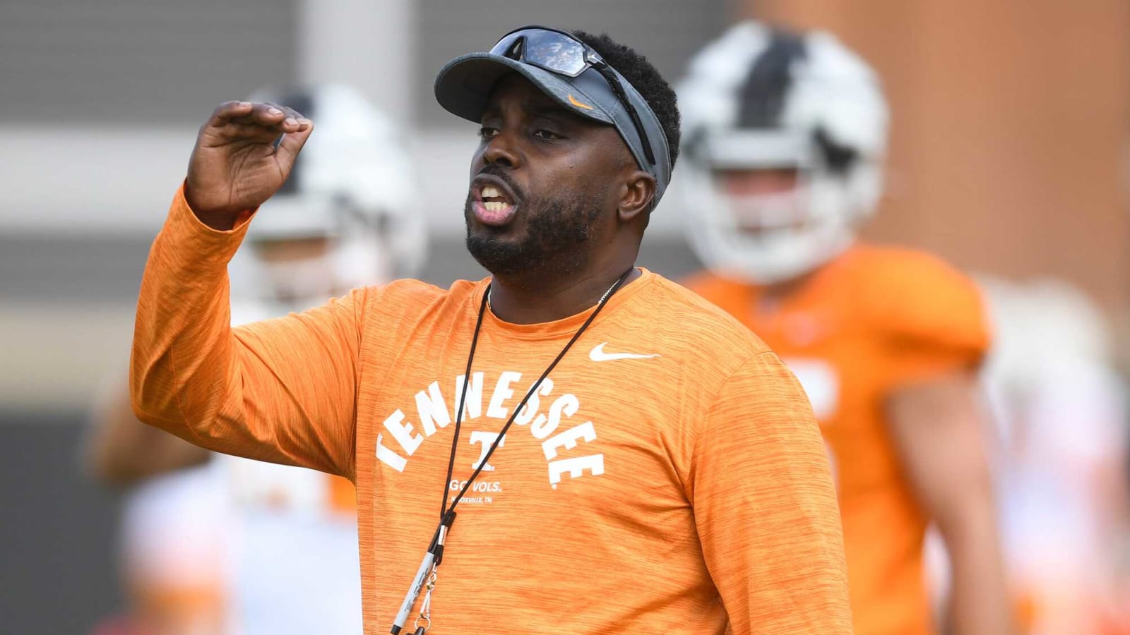 National media outlet completely forgets that Tennessee Vols defensive coordinator Tim Banks exists