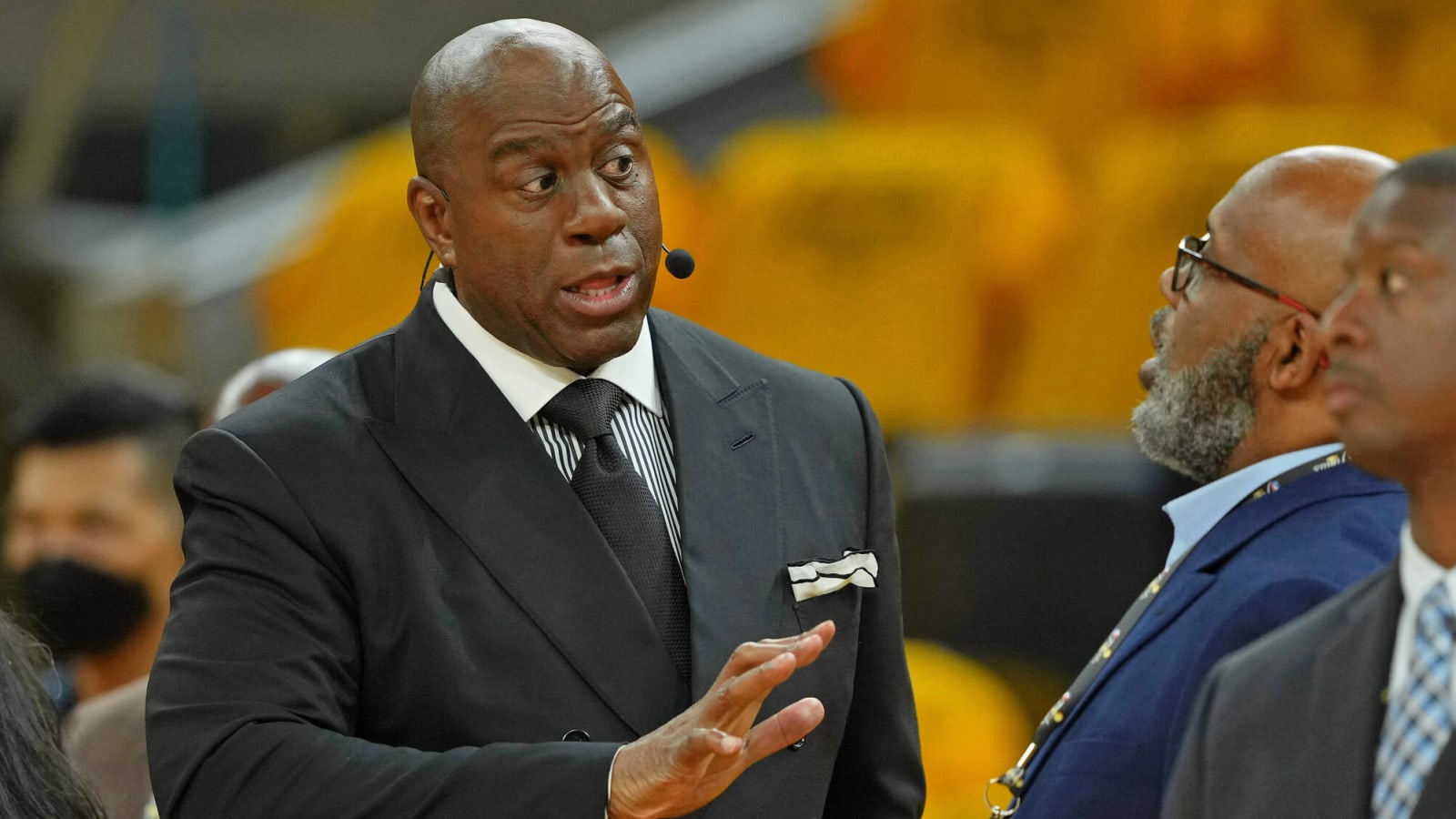 Magic Johnson issues apology to Lakers fans over claiming team has 'nobody but themselves to blame'