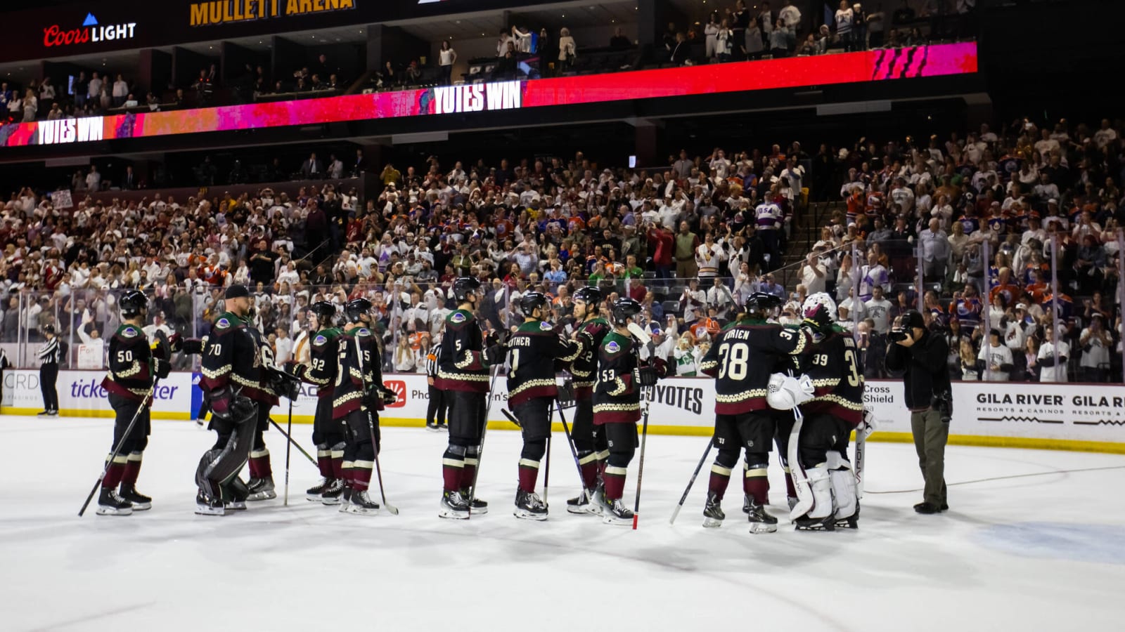 Arizona Coyotes Send Fans Home Happy One Last Time