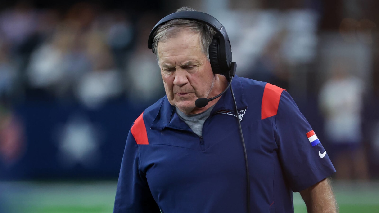 Patriots HC Bill Belichick defends QB Mac Jones after benching