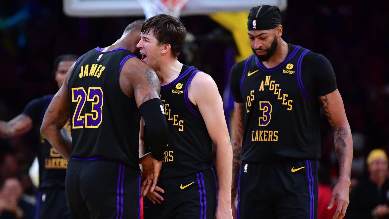 Ref defends Lakers being awarded controversial TO vs. Suns