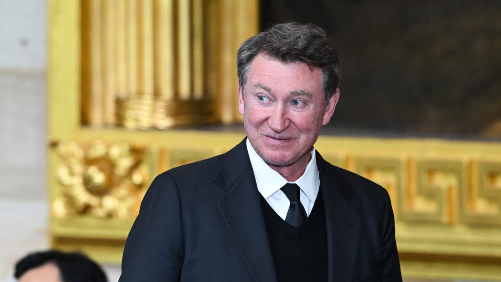 Wayne Gretzky gave hats to Team Canada with perfect two-word message
