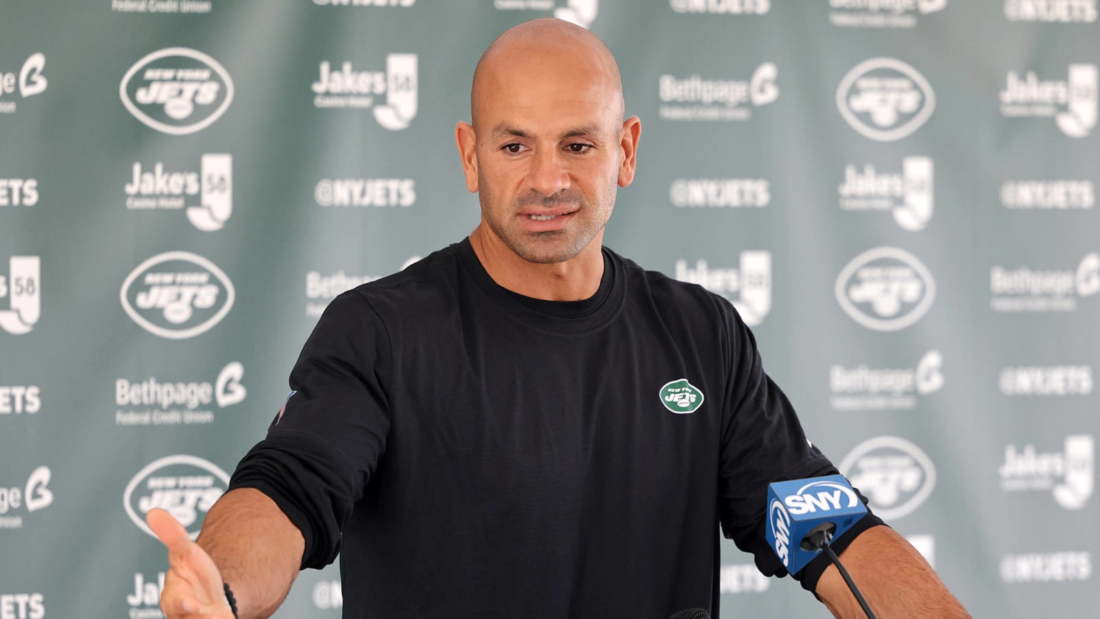 New York Jets head coach Robert Saleh wears New York Islanders